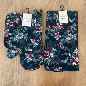 Vera Bradley | Floral Pot Holder & Oven Mitt Set | Blue and Maroon